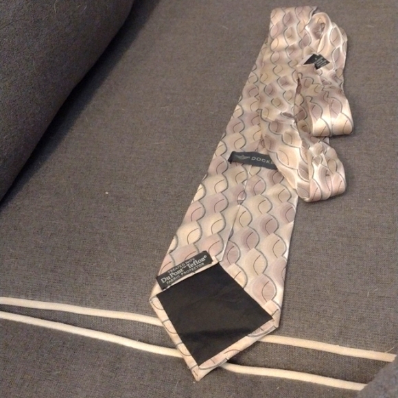 Mans Dockers Tie - Picture 4 of 9